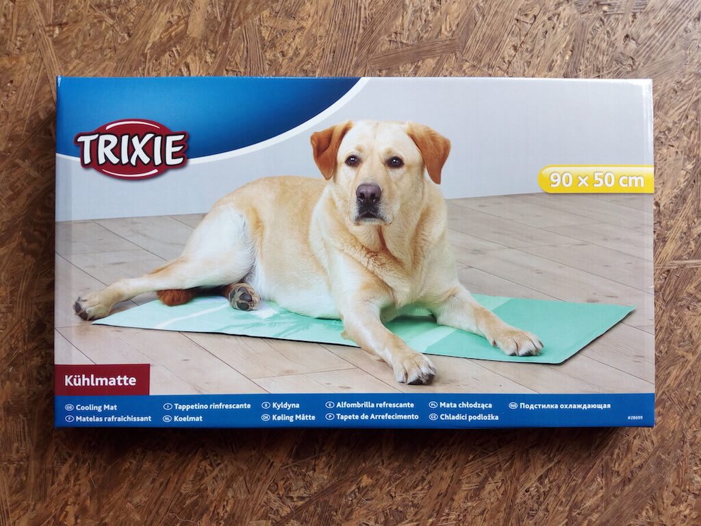 In einem Karton verpackte Kühlmatte von Trixie.